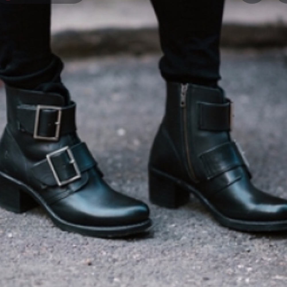 Frye, 7.5, Black Sabrina double buckle